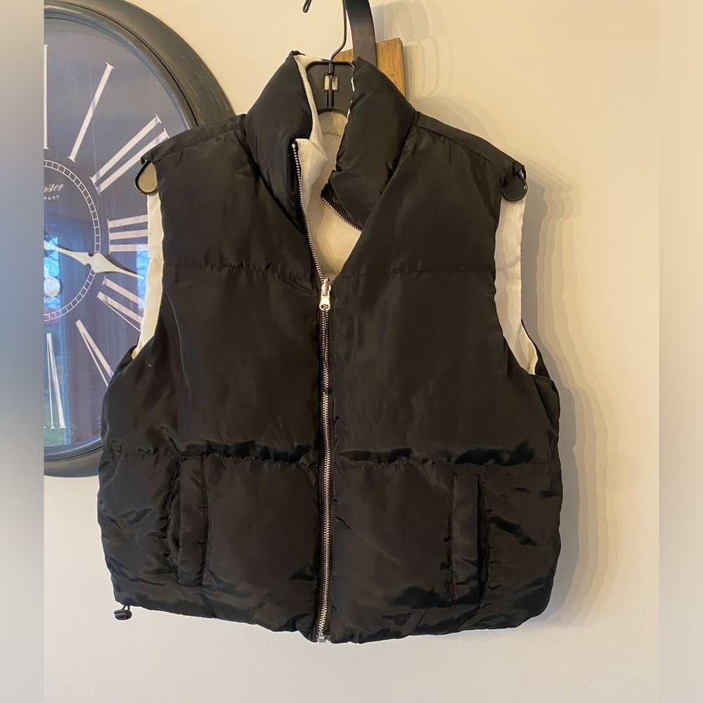 Reversible puffer vest